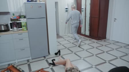 Crime House - BURGLAR KILLS A FAMILY Crime House - BURGLAR KILLS A FAMILY